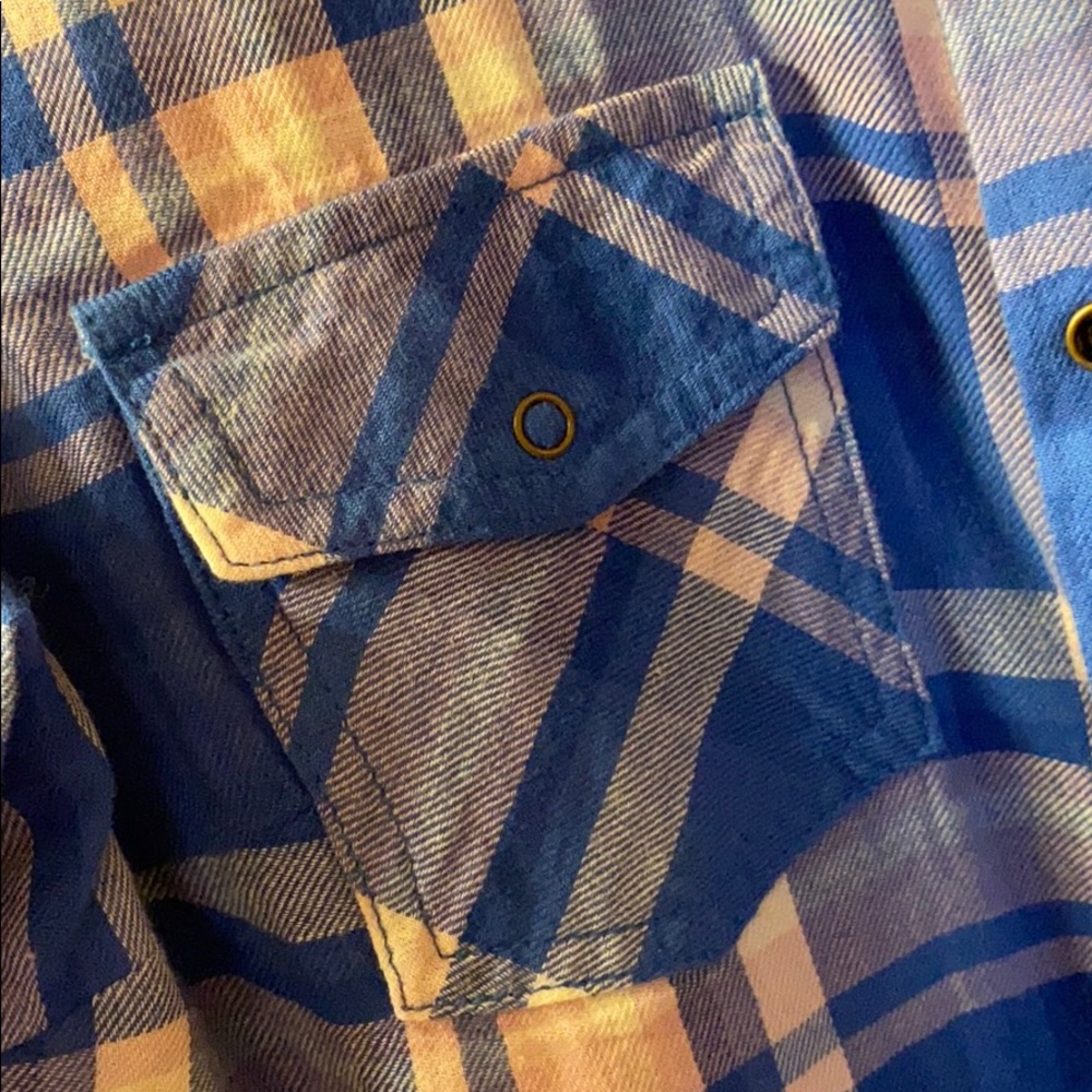 Women’s plaid shirt